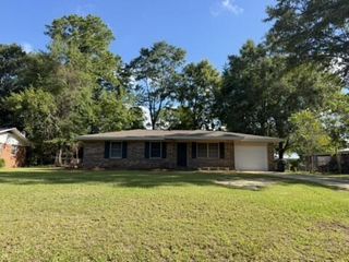 1607 Brougham Ct., Dothan, AL 36301