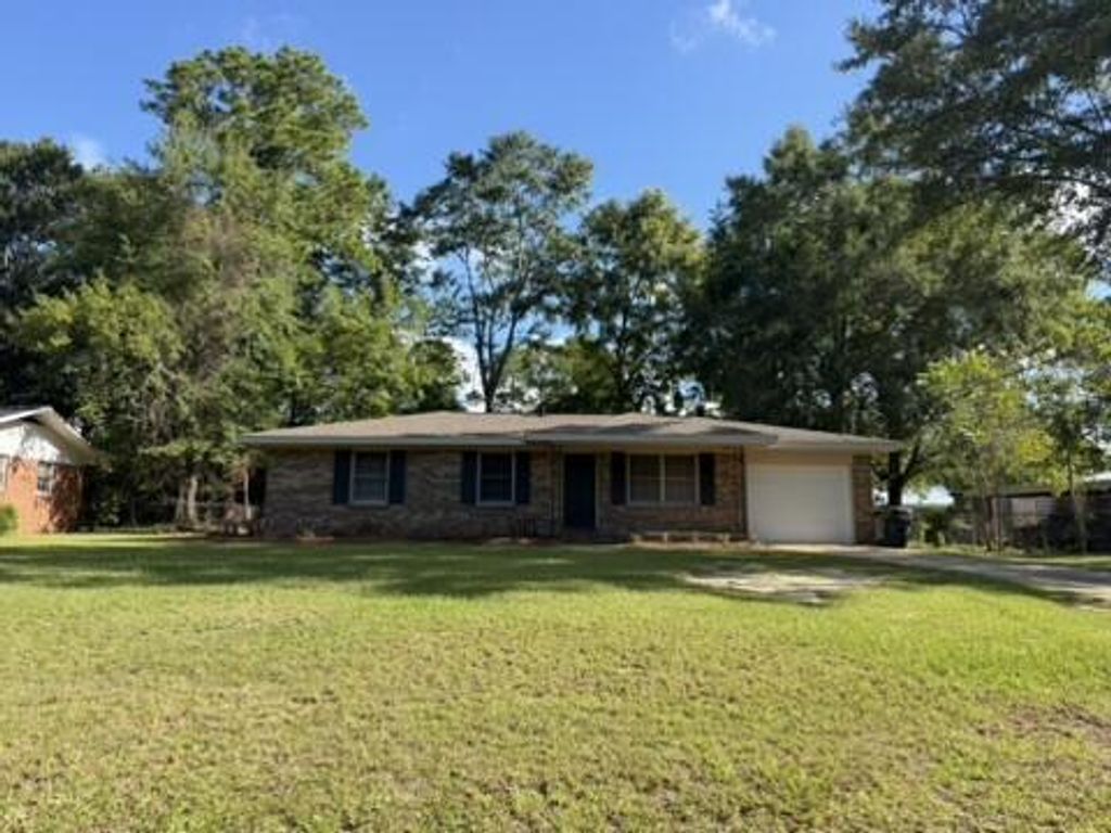 1607 Brougham Ct., Dothan, AL 36301