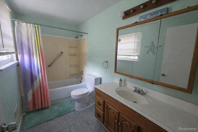 5969 Pleasant Drive, Waterford Charter Township, MI 48329