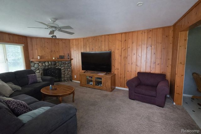 5969 Pleasant Drive, Waterford Charter Township, MI 48329