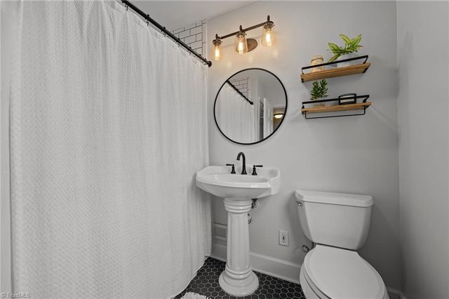 124 Beverly Place, Greensboro, NC 27403