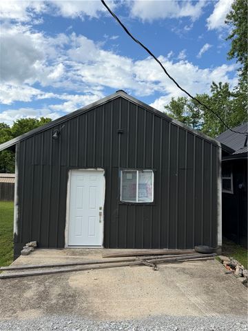 813 E Central Street, Siloam Springs, AR 72761