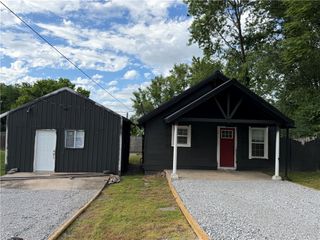 813 E Central Street, Siloam Springs, AR 72761