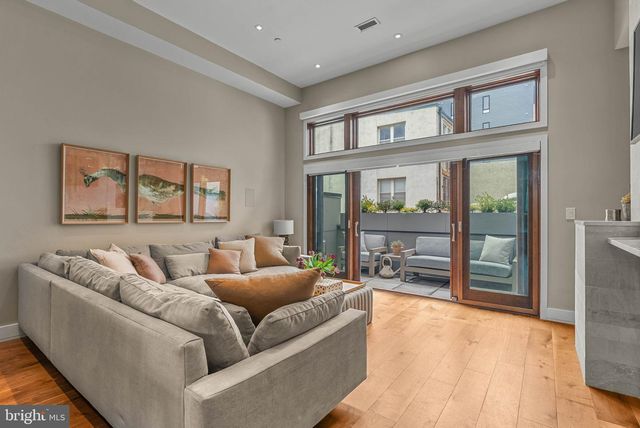 308 N 2ND ST, Philadelphia, PA 19106