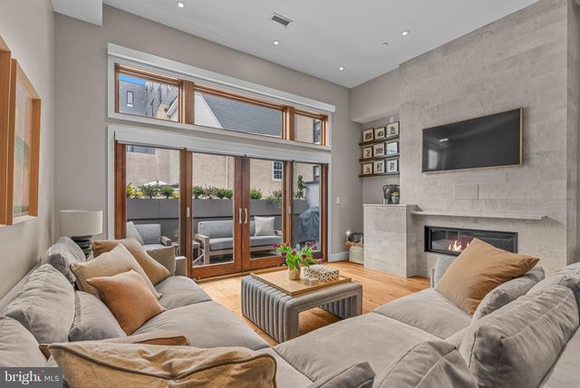 308 N 2ND ST, Philadelphia, PA 19106