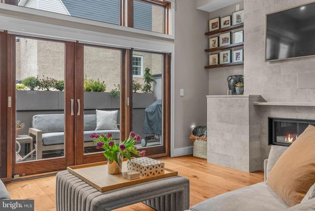 308 N 2ND ST, Philadelphia, PA 19106