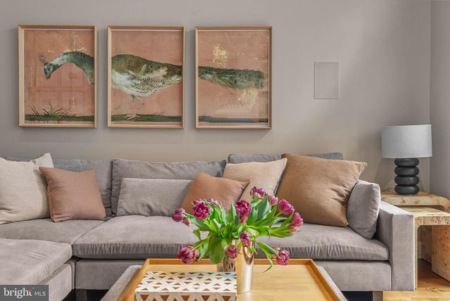 308 N 2ND ST, Philadelphia, PA 19106