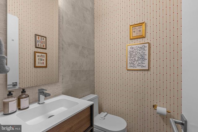 308 N 2ND ST, Philadelphia, PA 19106