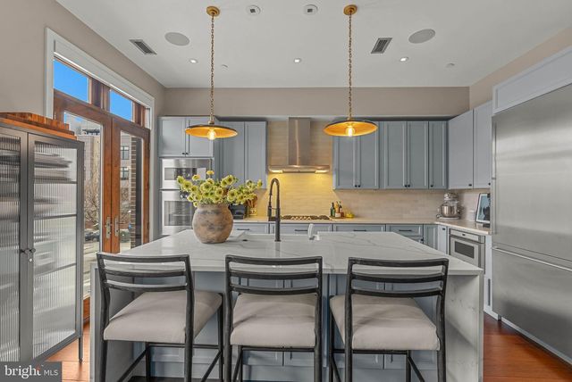 308 N 2ND ST, Philadelphia, PA 19106