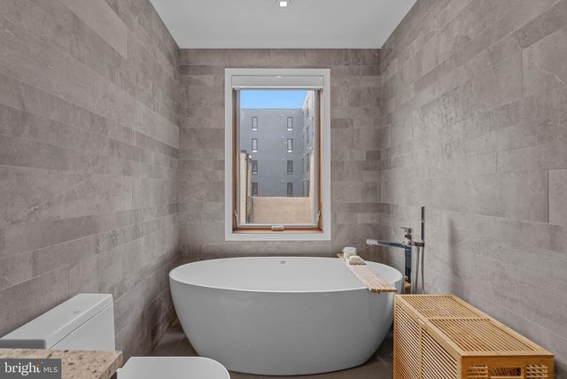 308 N 2ND ST, Philadelphia, PA 19106