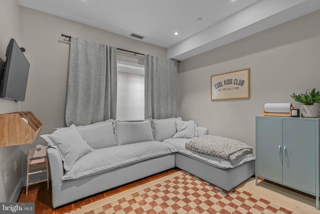 308 N 2ND ST, Philadelphia, PA 19106