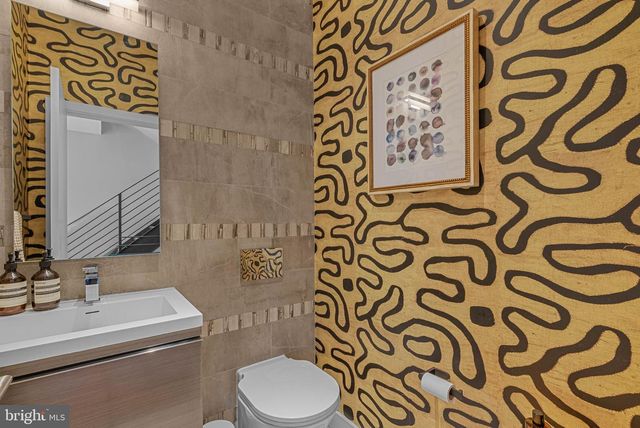 308 N 2ND ST, Philadelphia, PA 19106