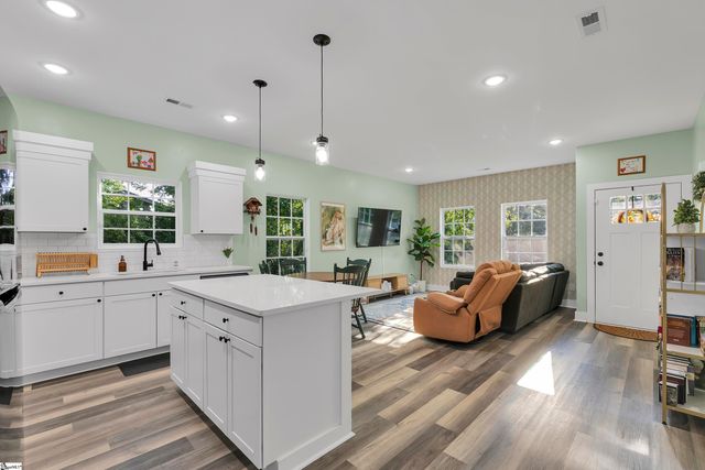 128 Broad Street, Wellford, SC 29385
