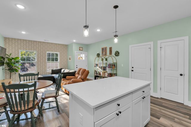 128 Broad Street, Wellford, SC 29385