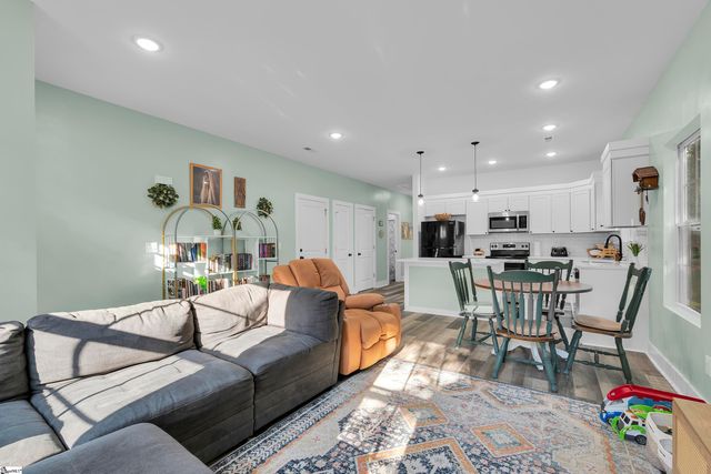 128 Broad Street, Wellford, SC 29385