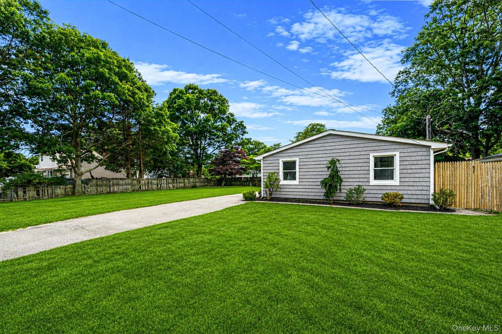 28 Ashwood Drive, Shirley, NY 11967