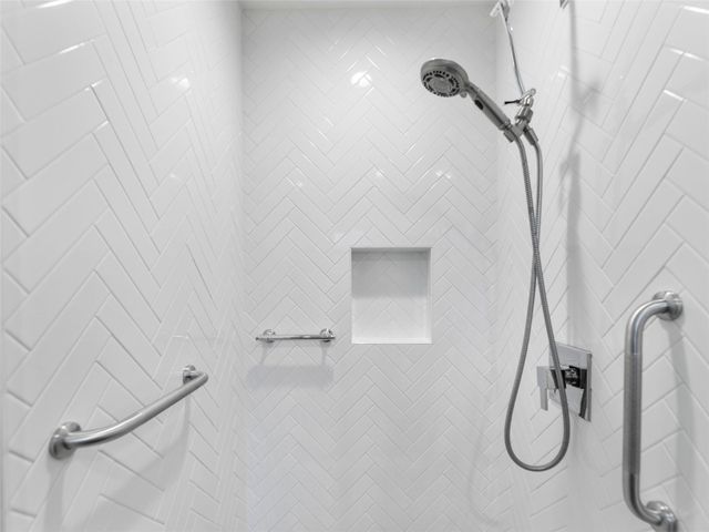 1003 Porpoise ST, Lakeway, TX 78734