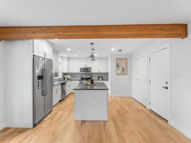 1003 Porpoise ST, Lakeway, TX 78734