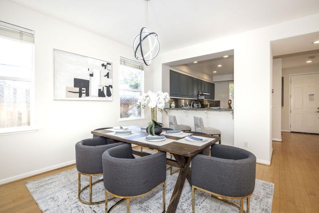 939 Oakes Street, East Palo Alto, CA 94303