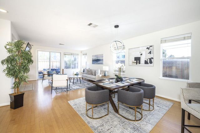 939 Oakes Street, East Palo Alto, CA 94303