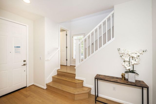 939 Oakes Street, East Palo Alto, CA 94303