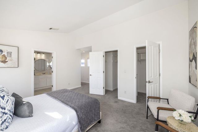 939 Oakes Street, East Palo Alto, CA 94303