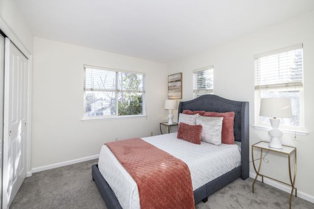 939 Oakes Street, East Palo Alto, CA 94303