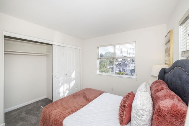 939 Oakes Street, East Palo Alto, CA 94303