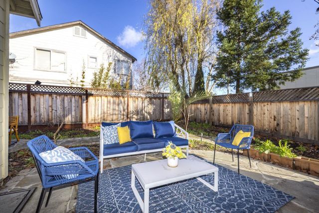 939 Oakes Street, East Palo Alto, CA 94303