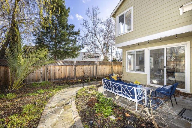 939 Oakes Street, East Palo Alto, CA 94303