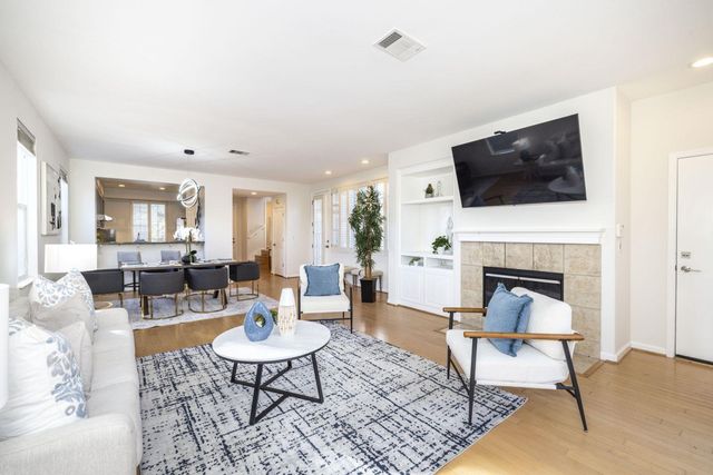 939 Oakes Street, East Palo Alto, CA 94303