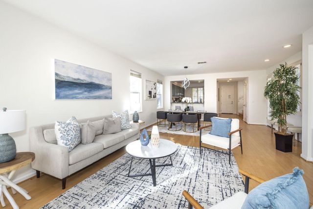 939 Oakes Street, East Palo Alto, CA 94303