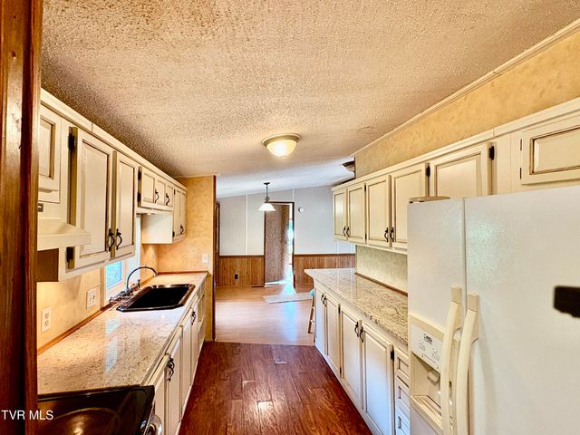 3327 Horseshoe Drive, Kingsport, TN 37663