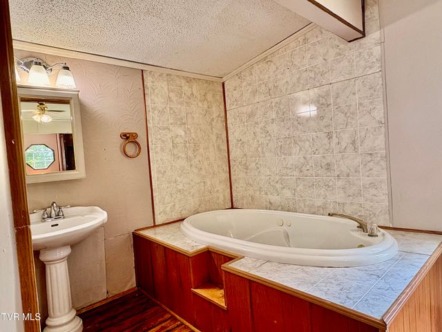 3327 Horseshoe Drive, Kingsport, TN 37663