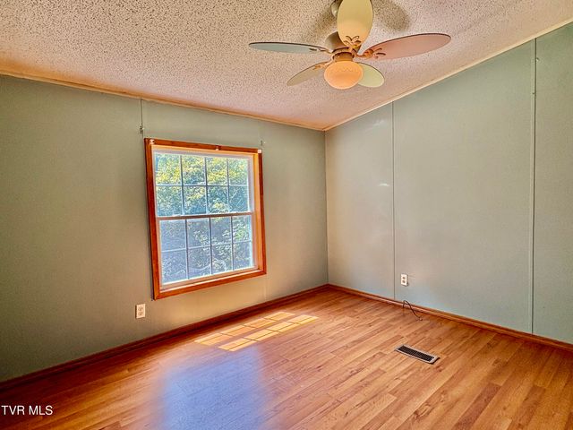 3327 Horseshoe Drive, Kingsport, TN 37663