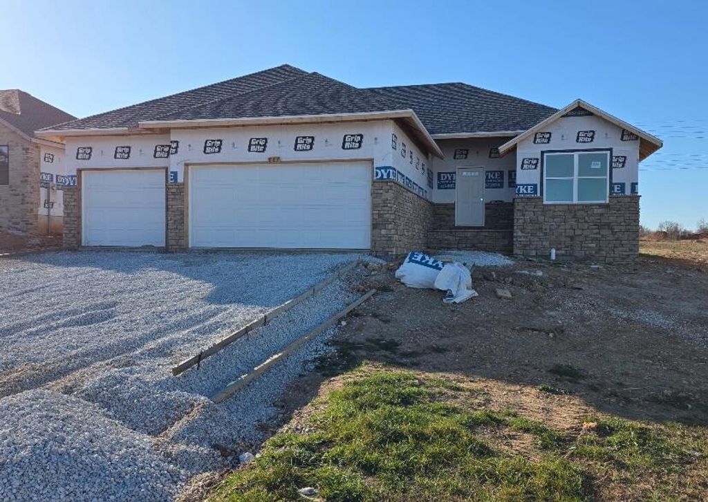 687 W Castor Loop, Nixa, MO 65714