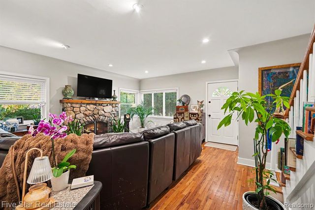 6700 Pontiac Trail Road, West Bloomfield, MI 48323