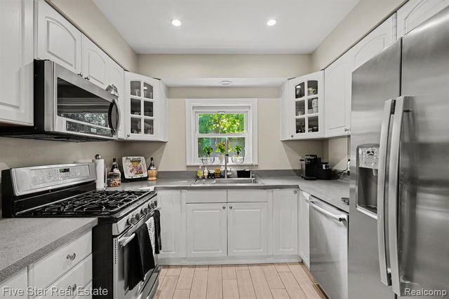 6700 Pontiac Trail Road, West Bloomfield, MI 48323
