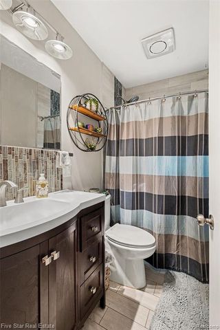 6700 Pontiac Trail Road, West Bloomfield, MI 48323