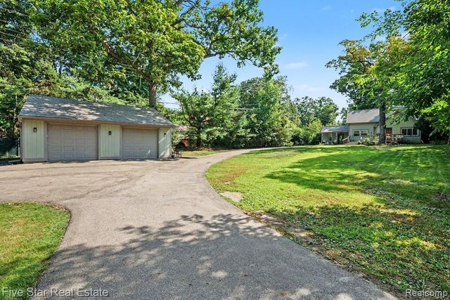 6700 Pontiac Trail Road, West Bloomfield, MI 48323