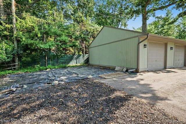 6700 Pontiac Trail Road, West Bloomfield, MI 48323