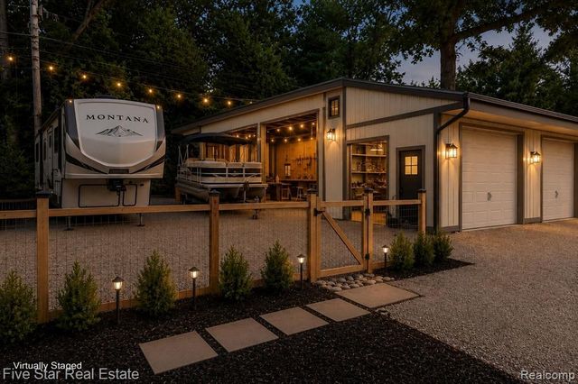 6700 Pontiac Trail Road, West Bloomfield, MI 48323