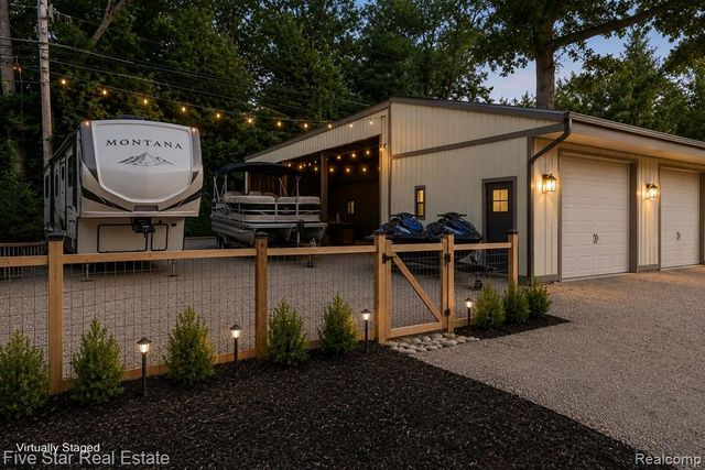 6700 Pontiac Trail Road, West Bloomfield, MI 48323