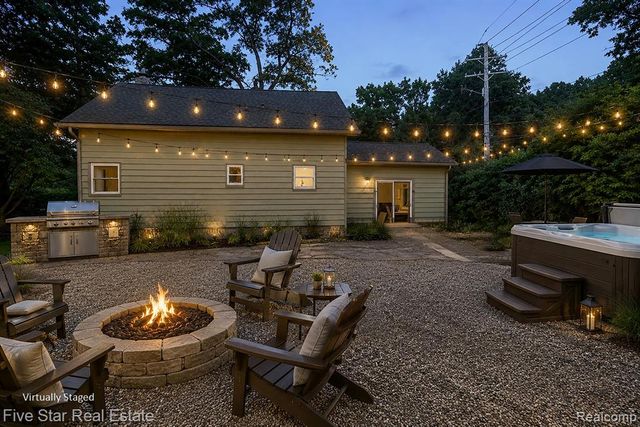 6700 Pontiac Trail Road, West Bloomfield, MI 48323