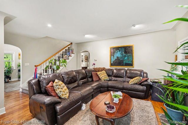 6700 Pontiac Trail Road, West Bloomfield, MI 48323
