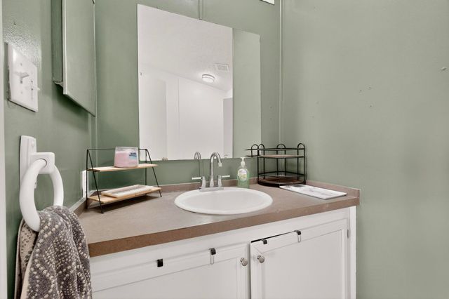 89 Sunset Road, Moriarty, NM 87035