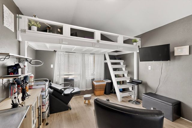 89 Sunset Road, Moriarty, NM 87035