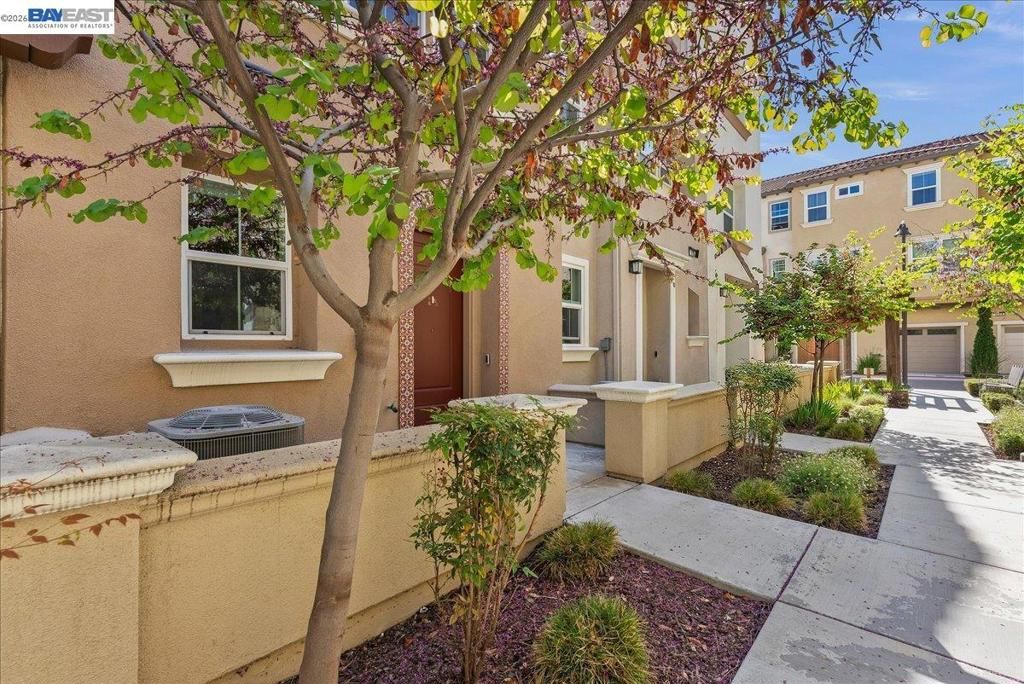 Image 2 of property listing at 730 Amalfi Loop, Milpitas, CA 95035