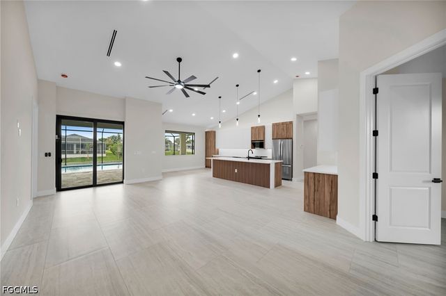 38 NE 8th PL, Cape Coral, FL 33909