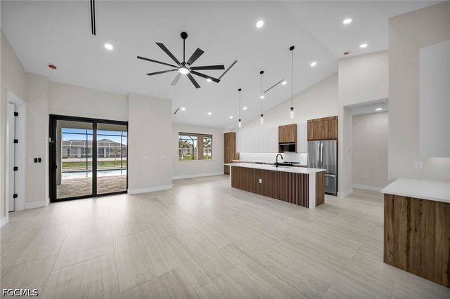 38 NE 8th PL, Cape Coral, FL 33909